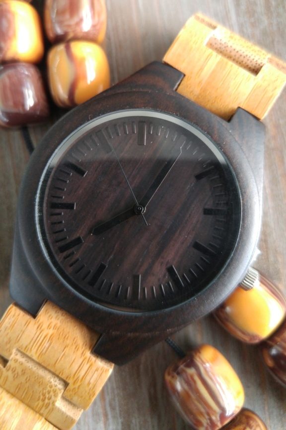 ξύλινο-ρολόι-μπεζ-μπρασελέ