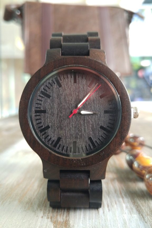 ξύλινο-ρολόι-καφέ-μπρασελέ
