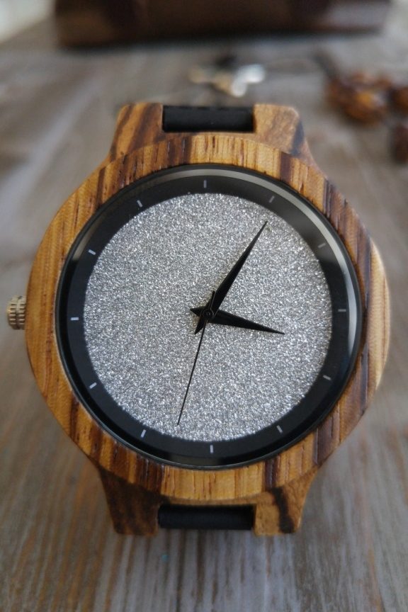 ξύλινο-ρολόι-ασημί