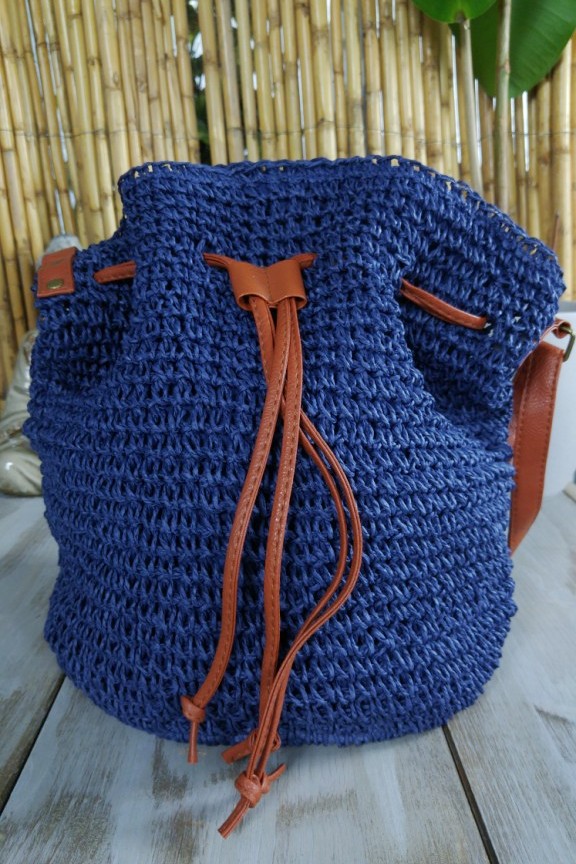 ψάθινη-τσάντα-μπλε