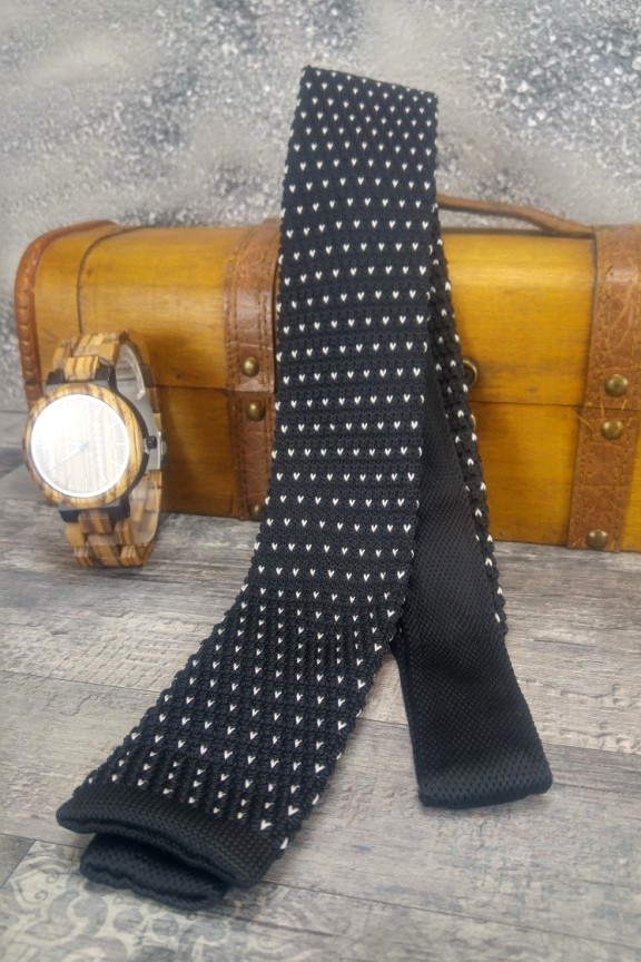 πλεκτή-γραβάτα-πουά-μαύρη