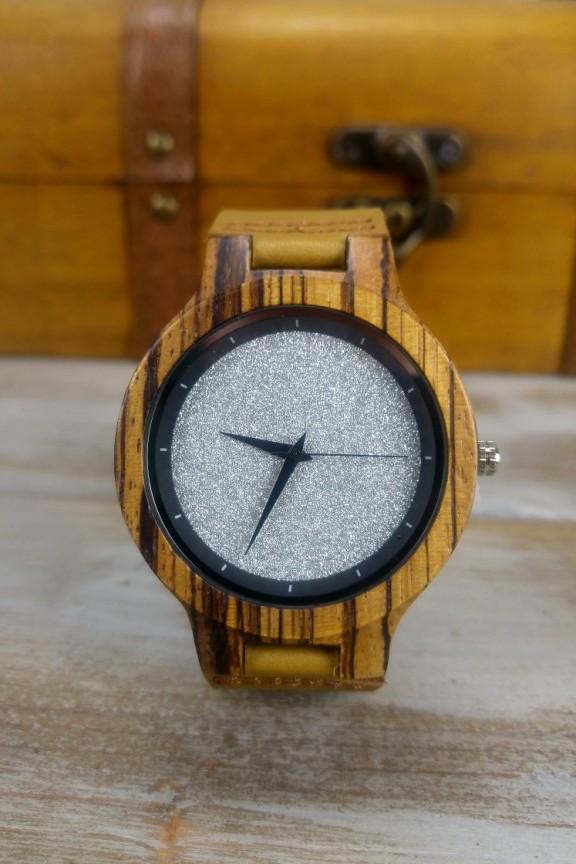 ξύλινο-ρολόι-ασημί