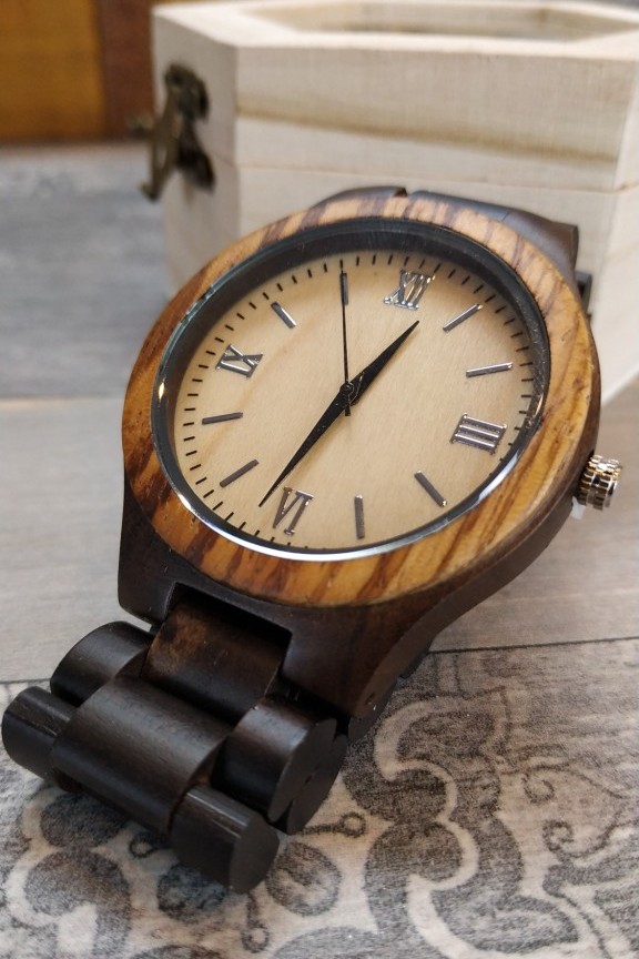 ανδρικό-ξύλινο-ρολόι-μαύρο-μπρασελέ