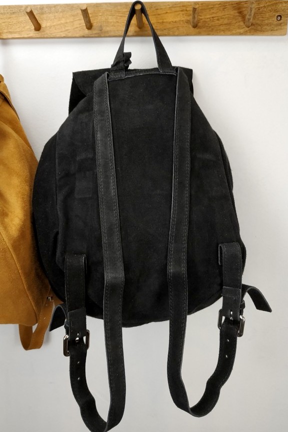 γυναικείο-δερμάτινο-backpack-μαύρο-σουέτ