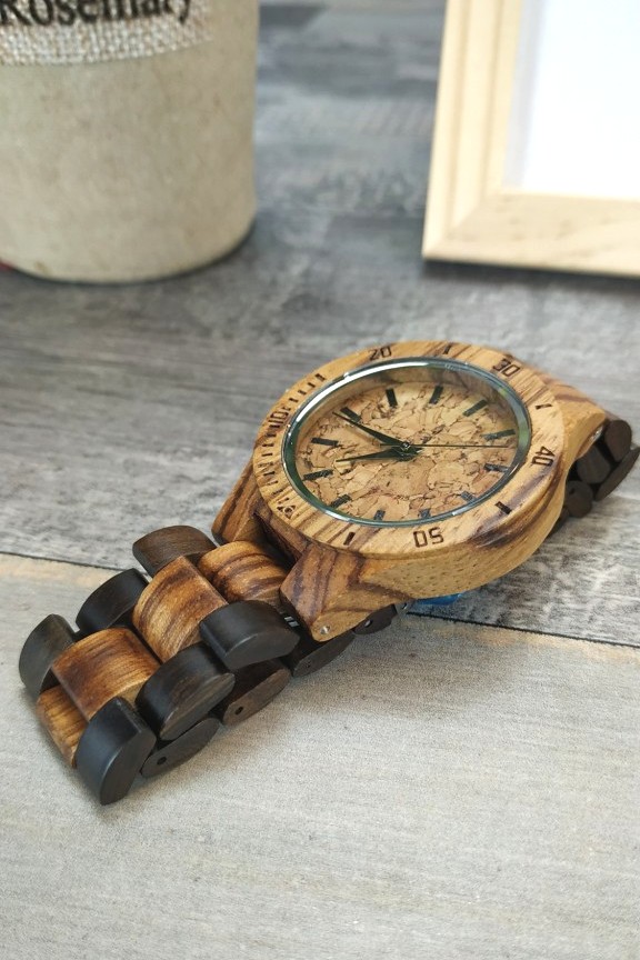 ξύλινο-ρολόι-μικρό-μπρασελέ-φελός