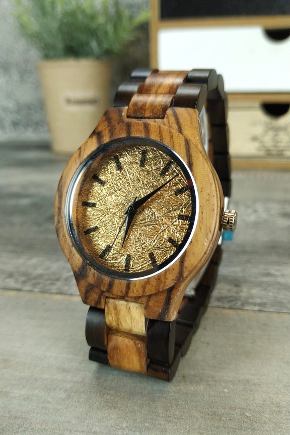 ξύλινο-ρολόι-μικρό-χρυσό-μπρασελέ