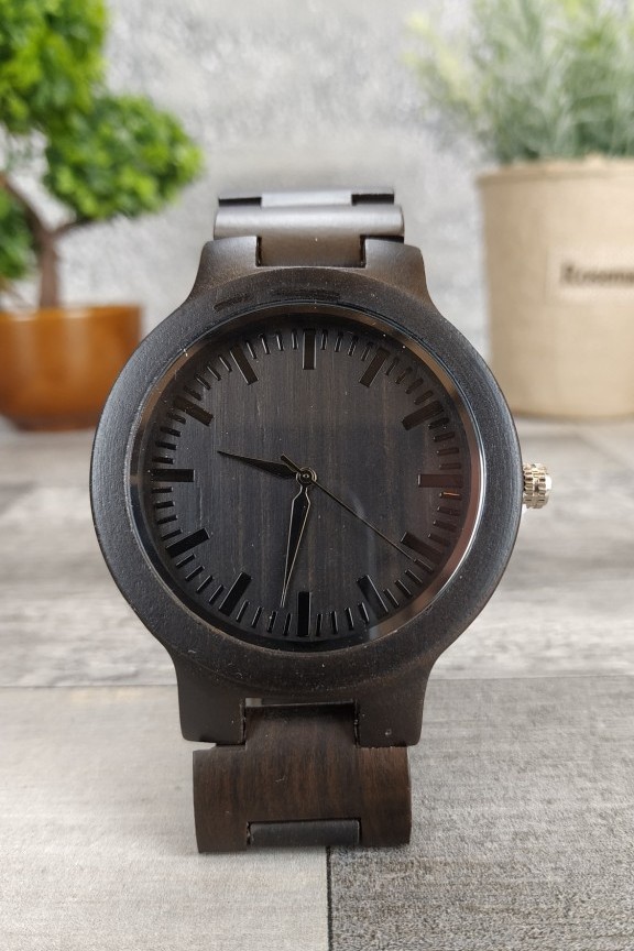 ξύλινο-ρολόι-χειρός-μαύρο-μπρασελέ