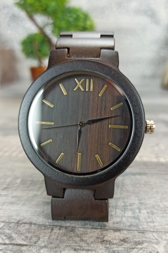 ξύλινο-ρολόι-μαύρο-μπρασελέ