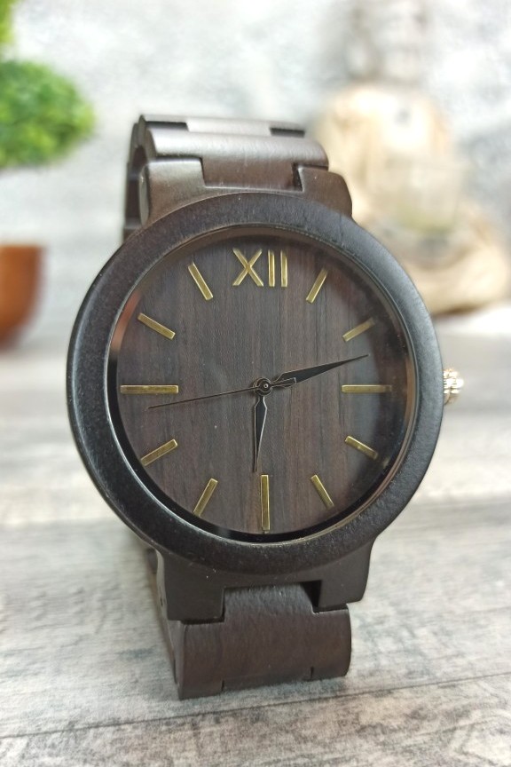 ξύλινο-ρολόι-μαύρο-μπρασελέ