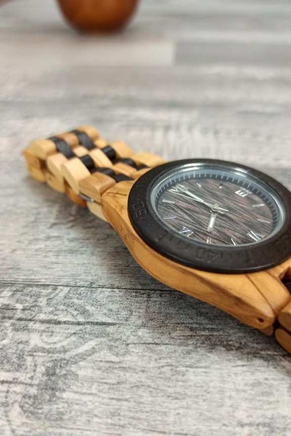 ξύλινο-ρολόι-μπρασελέ-διχρωμία