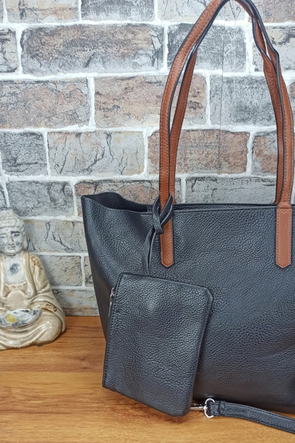 τσάντα-ώμου-με-τσαντάκι-μαύρη-από-δερματίνη