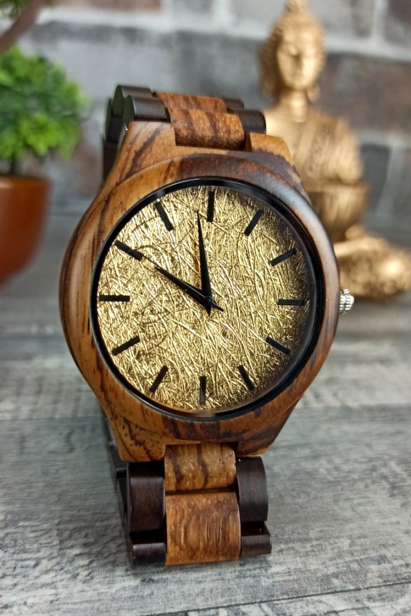 ξύλινο-ρολόι-χρυσό-μπρασελέ