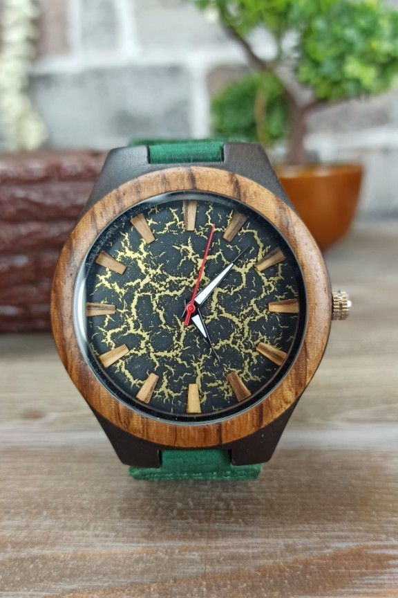 ξύλινο-ρολόι-χρυσό-πράσινο