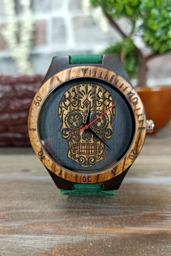 ξύλινο-ρολόι-κρανίο-πράσινο