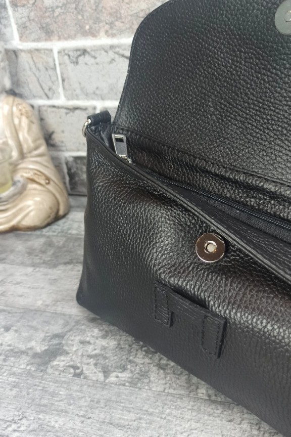δερμάτινη-τσάντα-αγκράφα-μαύρη