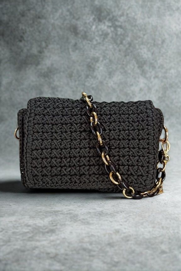 τσάντα-πλεκτή-χειροποίητη-μαύρη