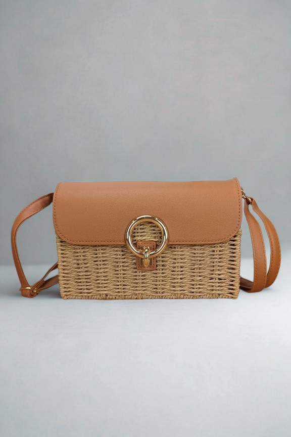 ψάθινη-τσάντα-με-κούμπωμα-κρίκο-μπεζ