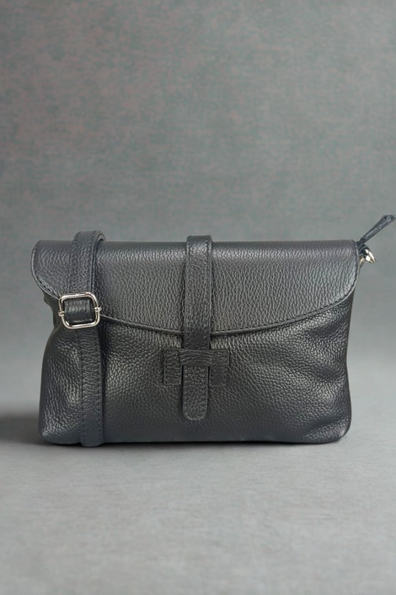 δερμάτινη-τσάντα-αγκράφα-μαύρη