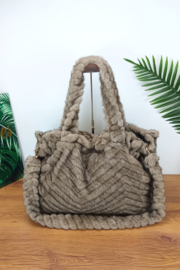 μεγάλη-γούνινη-τσάντα-hobo-γκρι