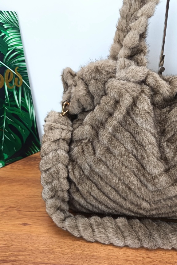 μεγάλη-γούνινη-τσάντα-hobo-γκρι