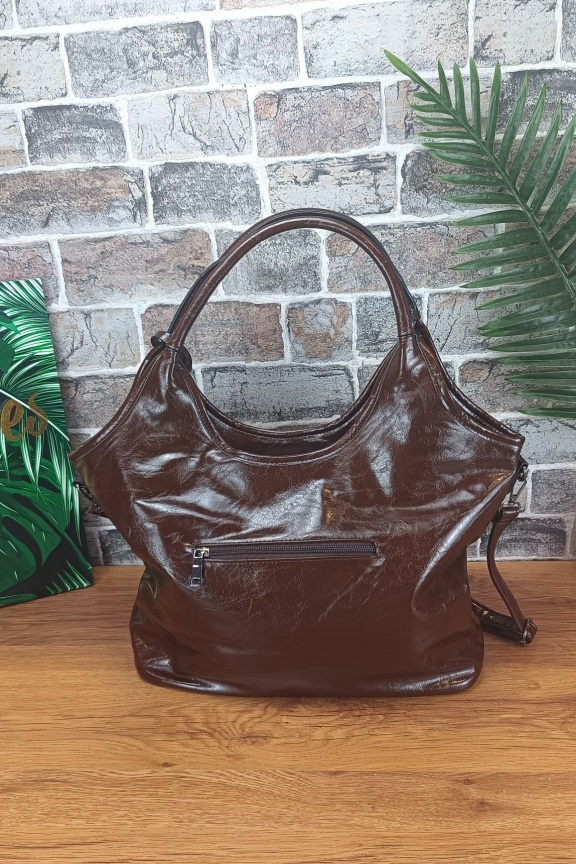 τσάντα-ώμου-λουστρίνι-καφέ-σκούρο-μπρελοκ