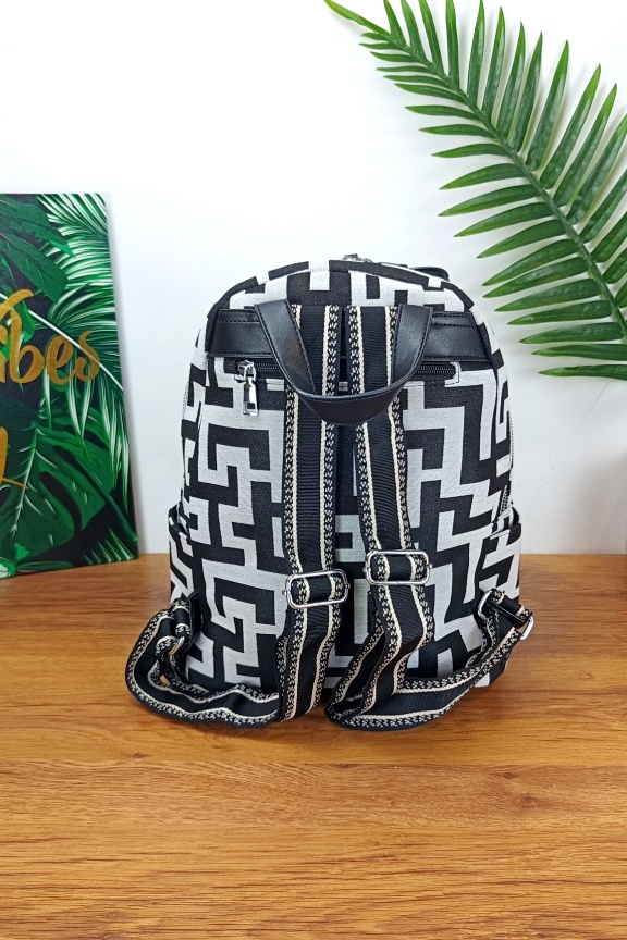 σακίδιο-πλάτης-γεωμετρικό-άσπρο-μαύρο