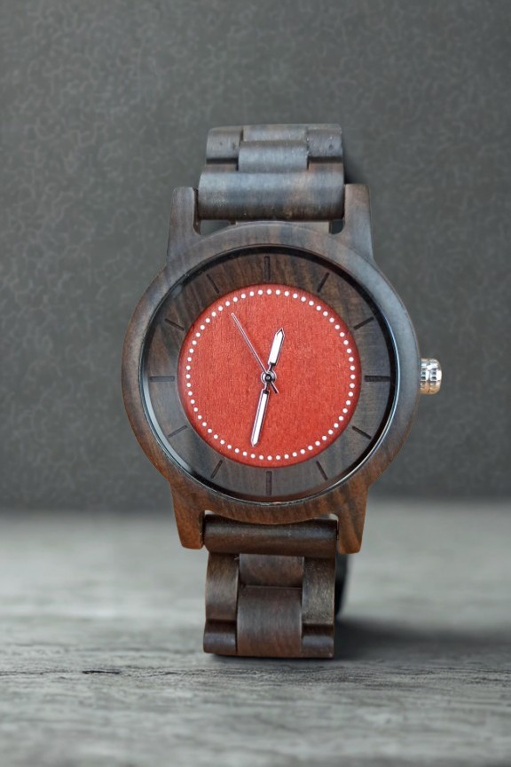 ξύλινο-ρολόι-γυναικείο-καφέ-κόκκινο