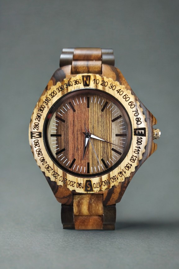 ξύλινο-ρολόι-χειρός-πυξίδα-μπρασελέ-διχρωμία