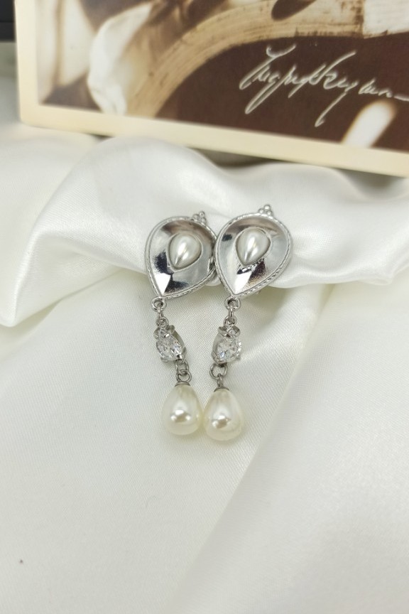 σκουλαρίκια-κλιπ-κρεμαστά-πέρλα-ασημί