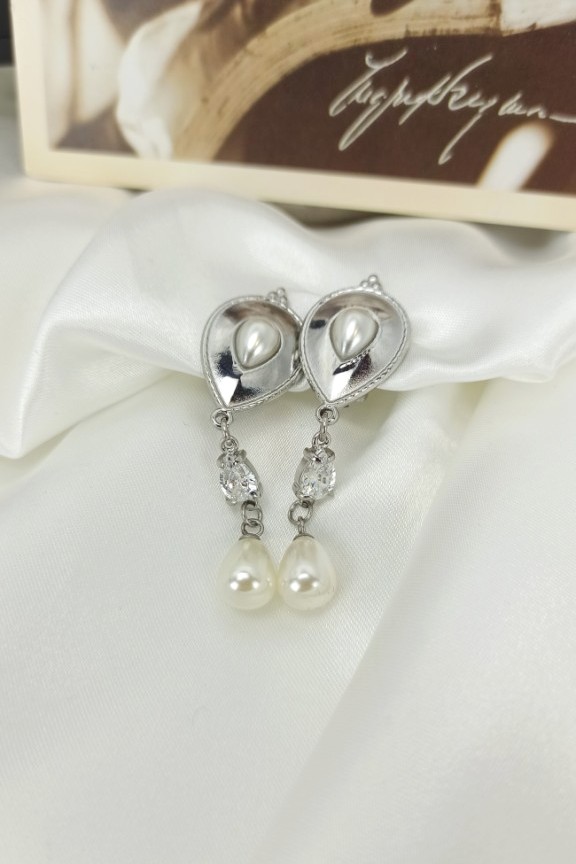 σκουλαρίκια-κλιπ-κρεμαστά-πέρλα-ασημί