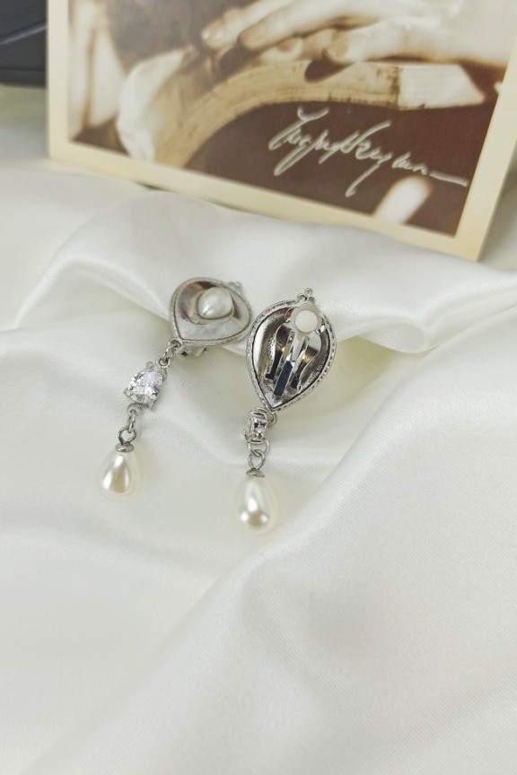 σκουλαρίκια-κλιπ-κρεμαστά-πέρλα-ασημί