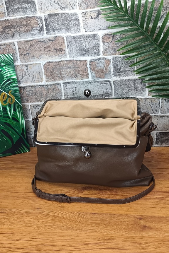 τσάντα-clutch-αναδιπλούμενη-καφέ