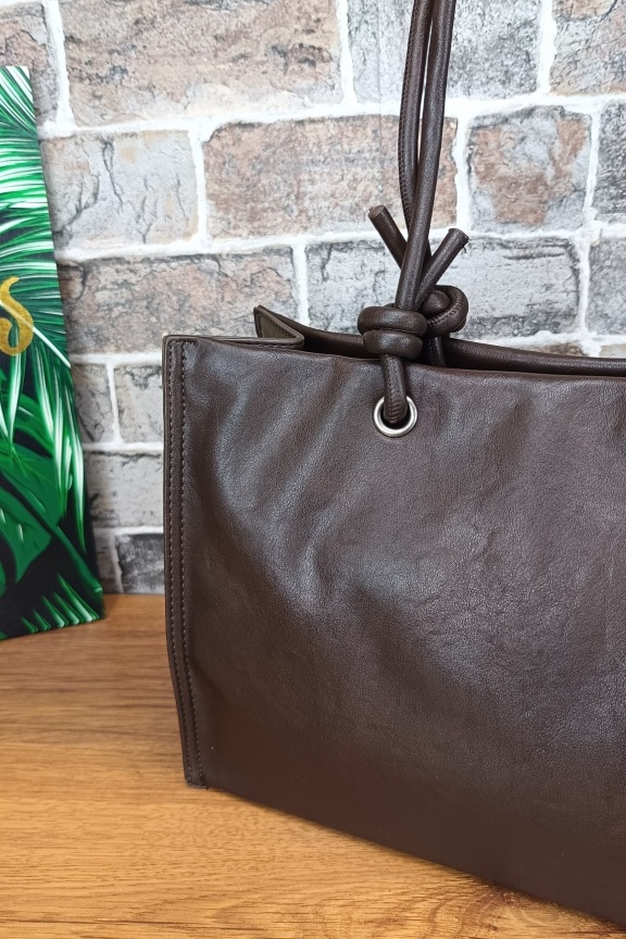 τσάντα-ώμου-λαβή-κόμπος-καφέ