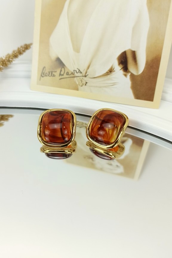 σκουλαρίκια-με-μεγάλη-πέτρα-κεχριμπάρι-χρυσά