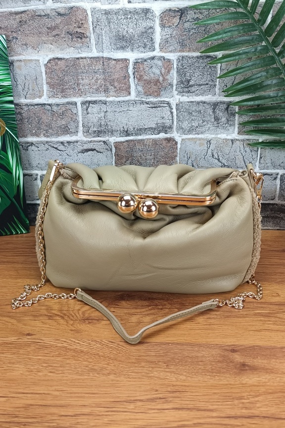 τσάντα-clutch-αναδιπλούμενη-γόυνα-μπεζ-ανοιχτό