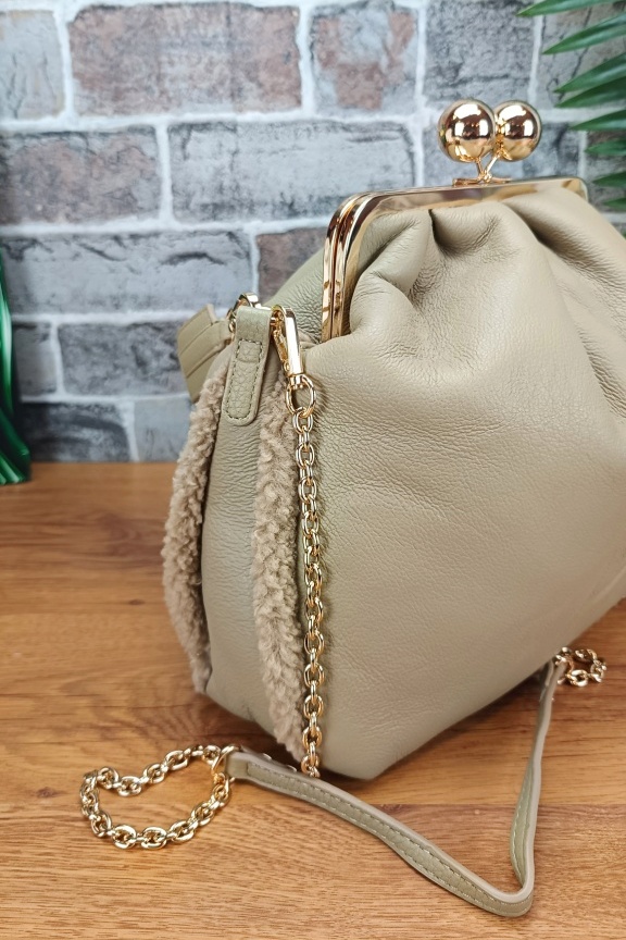 τσάντα-clutch-αναδιπλούμενη-γόυνα-μπεζ-ανοιχτό