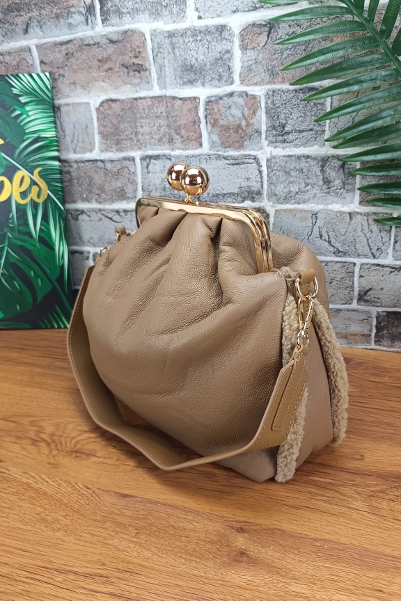 τσάντα-clutch-αναδιπλούμενη-γόυνα-μπεζ-σκούρο