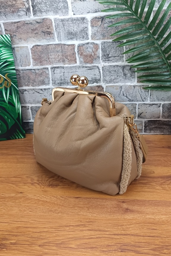 τσάντα-clutch-αναδιπλούμενη-γόυνα-μπεζ-σκούρο