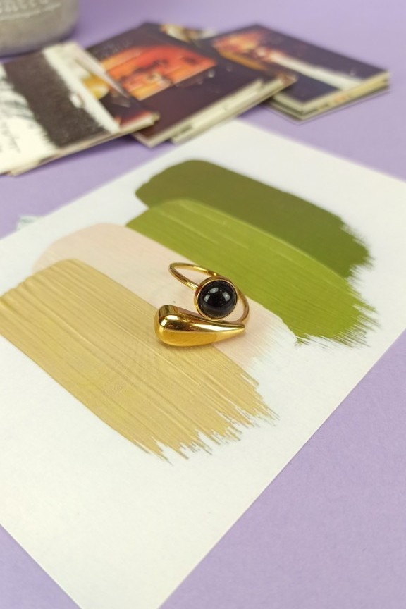 δαχτυλίδι-μαύρη-πέτρα-statement-χρυσό