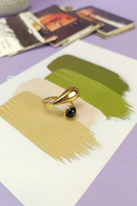 δαχτυλίδι-μαύρη-πέτρα-statement-χρυσό