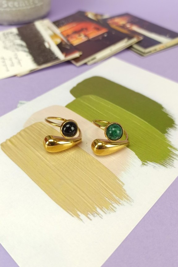 δαχτυλίδι-μαύρη-πέτρα-statement-χρυσό