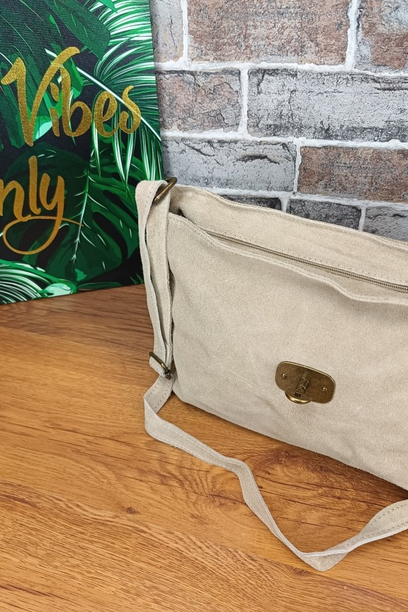 δερμάτινη-τσάντα-ταχυδρόμου-μεγάλη-μπεζ-ανοιχτό