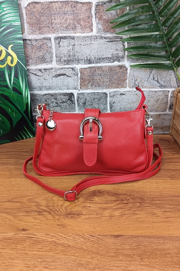 δερμάτινη-τσάντα-πόρπη-κόκκινη