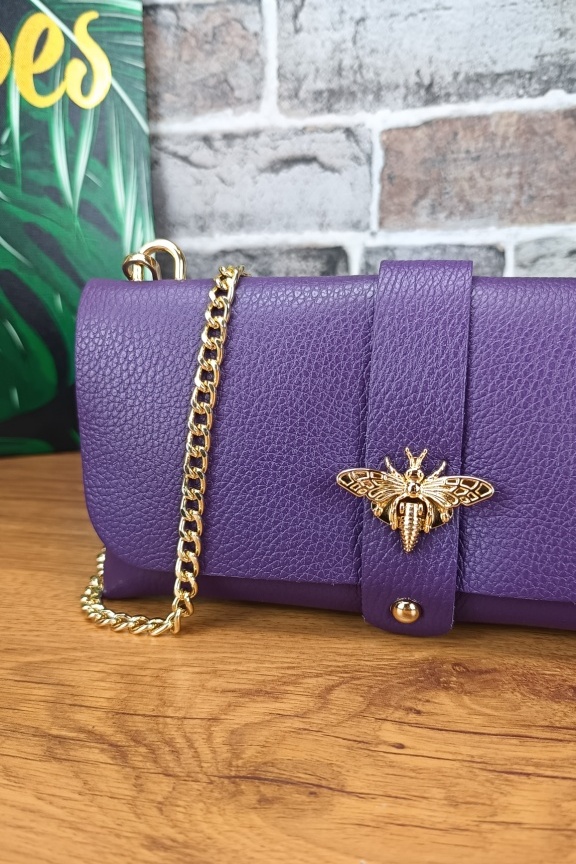 δερμάτινο-τσαντάκι-μέλισσα-μωβ
