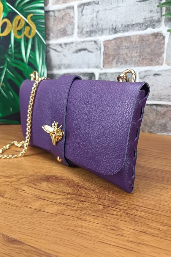 δερμάτινο-τσαντάκι-μέλισσα-μωβ