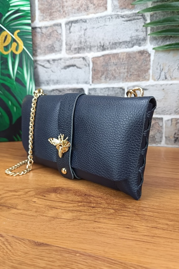 δερμάτινο-τσαντάκι-μέλισσα-μπλε