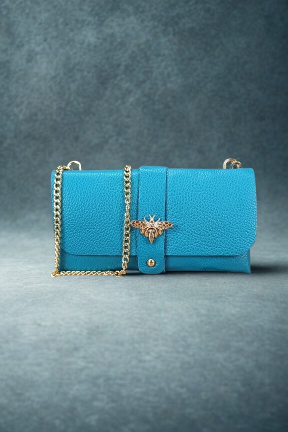 δερμάτινο-τσαντάκι-μέλισσα-τυρκουαζ
