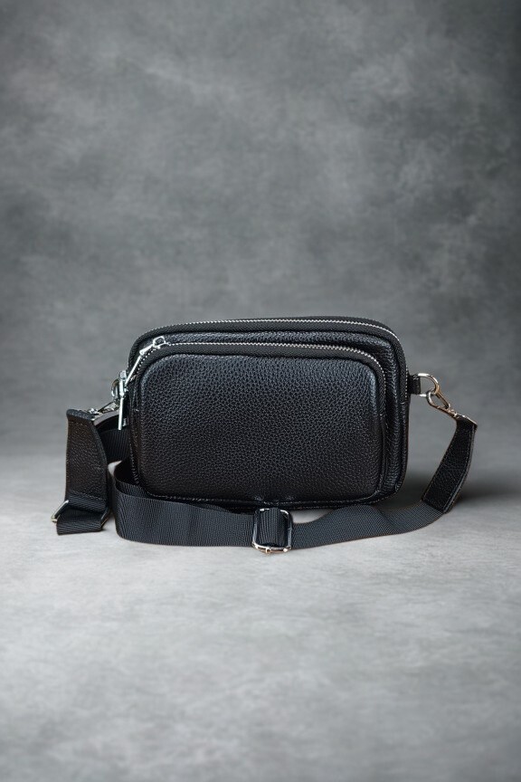 δερμάτινο-τσαντάκι-με-υφασμάτινο-λουράκι-μαύρο