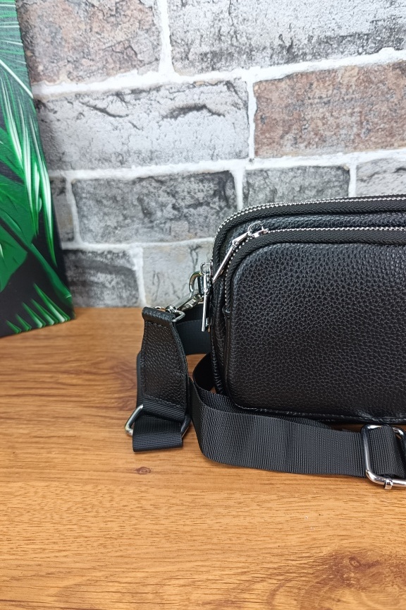 δερμάτινο-τσαντάκι-με-υφασμάτινο-λουράκι-μαύρο