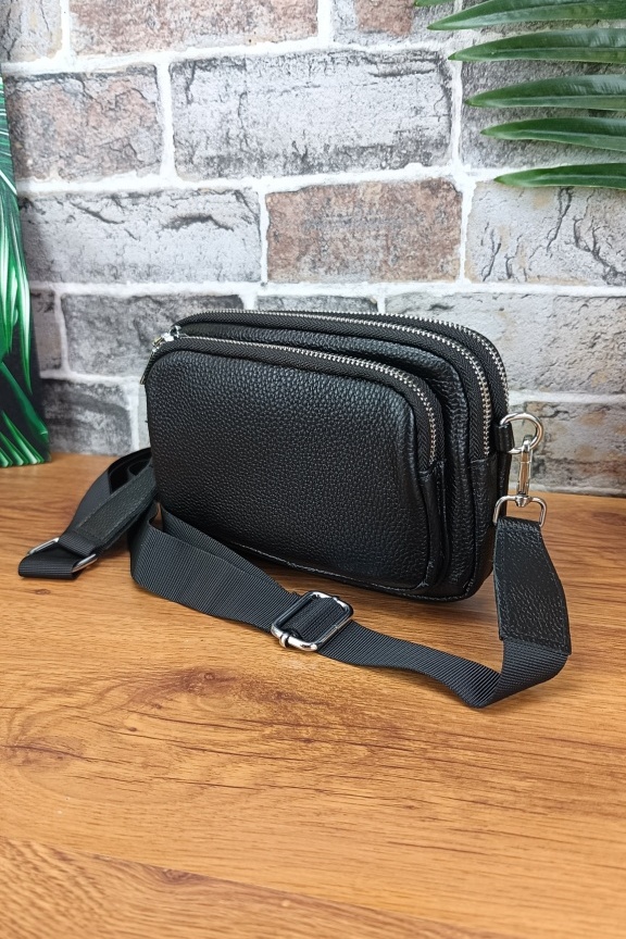 δερμάτινο-τσαντάκι-με-υφασμάτινο-λουράκι-μαύρο